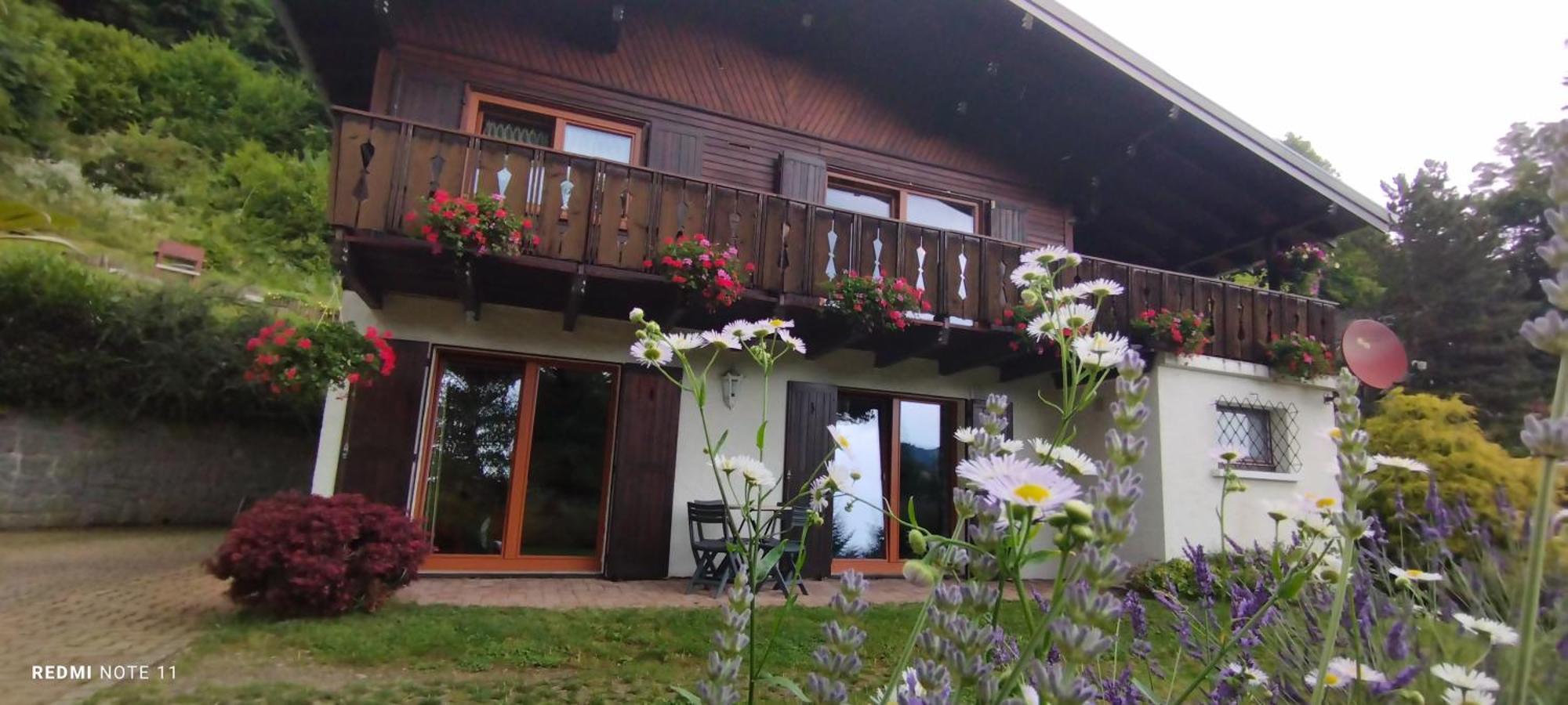 Chalet Au Bois Des Ecureuils Classe Trois Etoiles. *